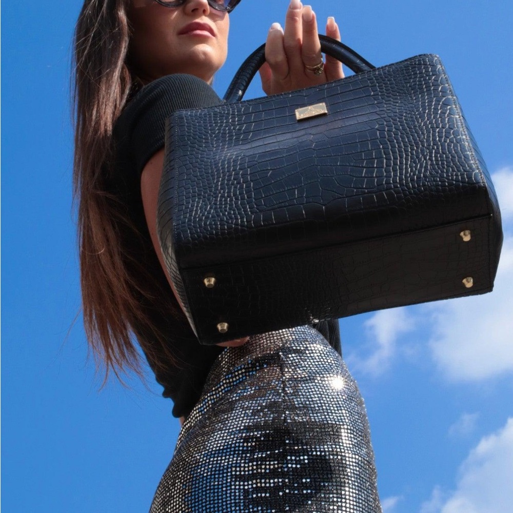 🏷️ $340- Navona Croco
Red Crocodile Pattern Handbag NWT - Picture 3 of 11